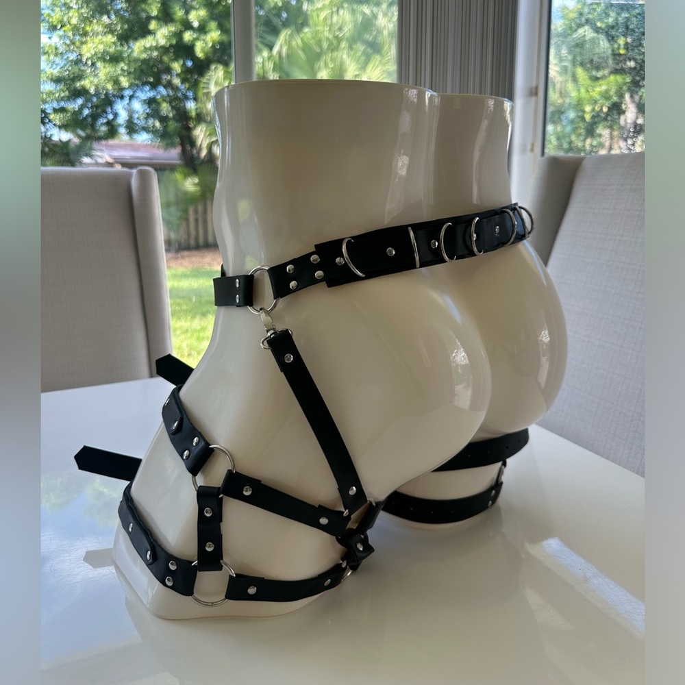 Male bell harness for legs 🦵 
Feel free to ask any questions 👍